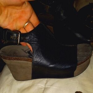Leather sandals size 8